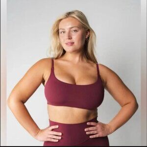Vitality Cloud II™ Scoop Sports Bra - Blackberry - Small